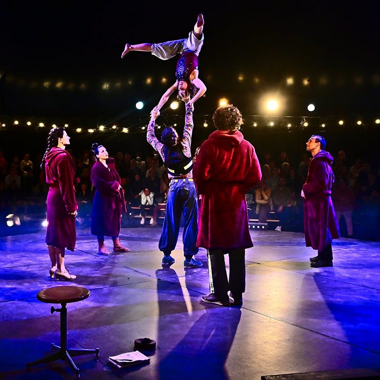 Spectacle Ocho Cirque Baraka Boulazac Lamoura Arts du cirque Circassien