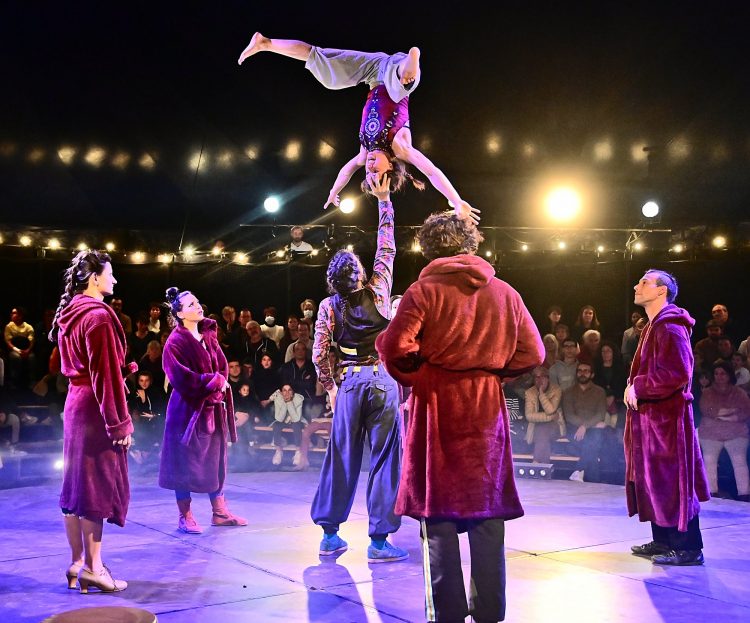 Spectacle Ocho Cirque Baraka Boulazac Lamoura Arts du cirque Circassien