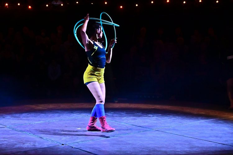 Spectacle Ocho Cirque Baraka Boulazac Lamoura Arts du cirque Circassien