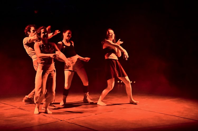 Spectacle Ocho Cirque Baraka Boulazac Lamoura Arts du cirque Circassien