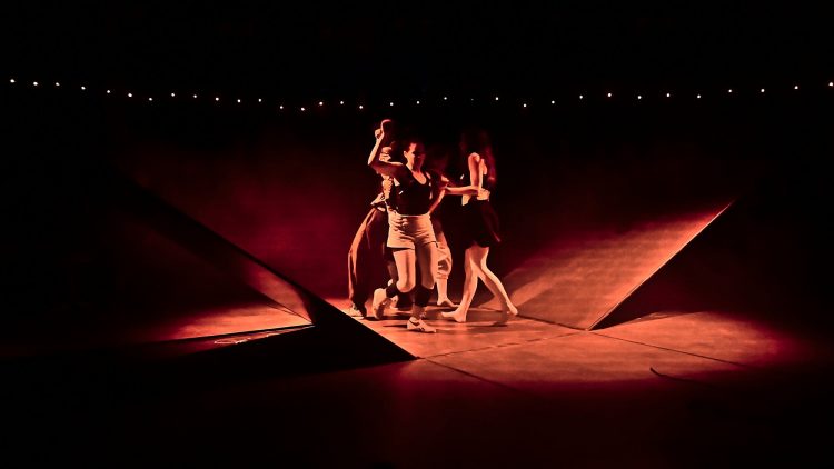 Spectacle Ocho Cirque Baraka Boulazac Lamoura Arts du cirque Circassien