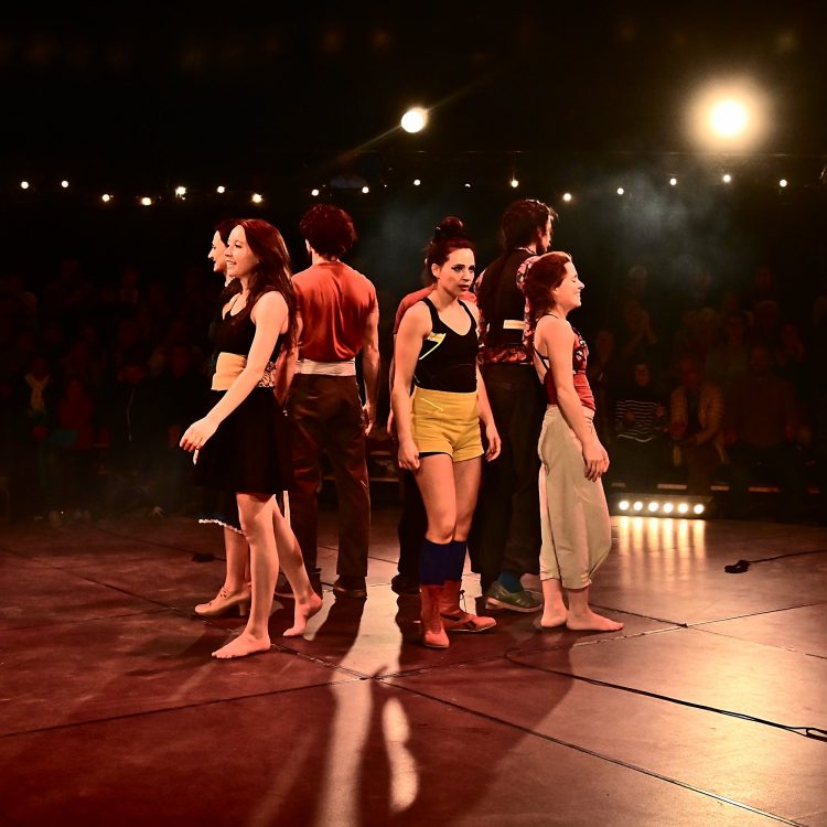 Spectacle Ocho Cirque Baraka Boulazac Lamoura Arts du cirque Circassien