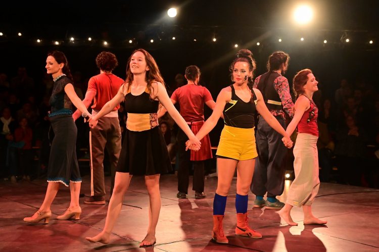 Spectacle Ocho Cirque Baraka Boulazac Lamoura Arts du cirque Circassien