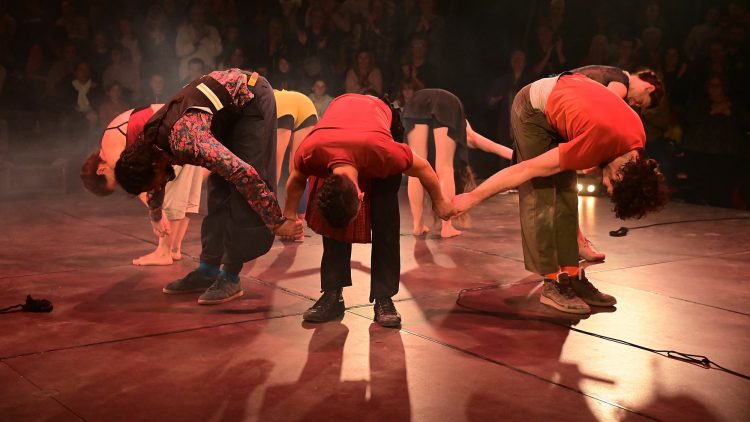 Spectacle Ocho Cirque Baraka Boulazac Lamoura Arts du cirque Circassien