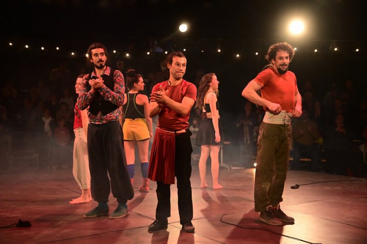 Spectacle Ocho Cirque Baraka Boulazac Lamoura Arts du cirque Circassien