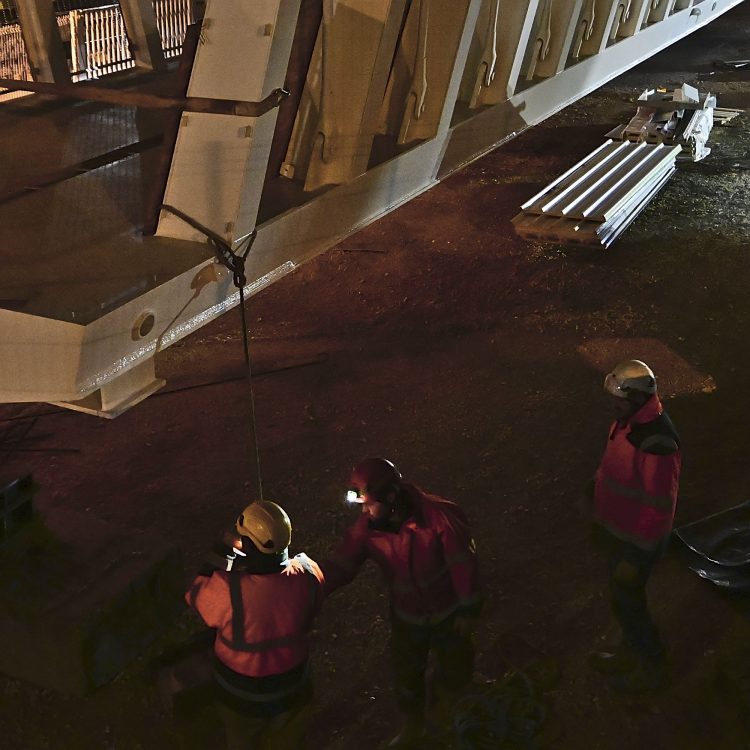 Travaux publics, Gare Périgueux, Nuit, Pose passerelle, Grue, Chantier