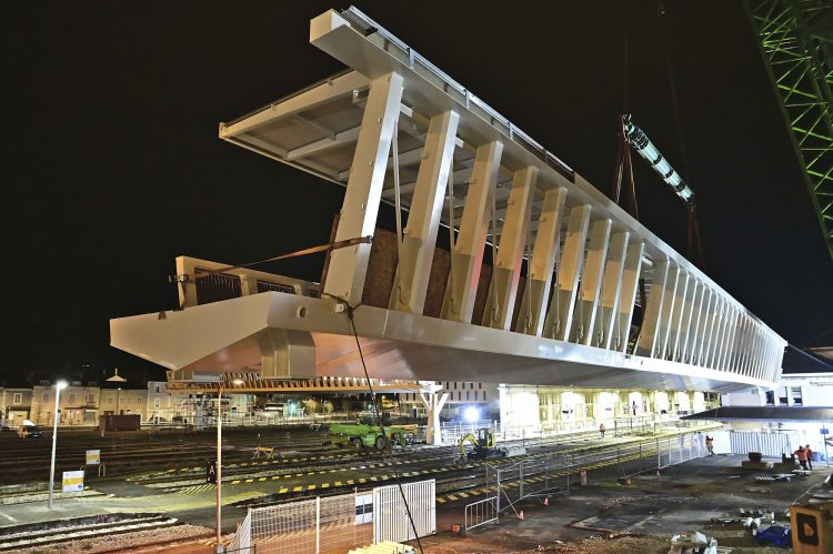 Travaux publics, Gare Périgueux, Nuit, Pose passerelle, Grue, Chantier