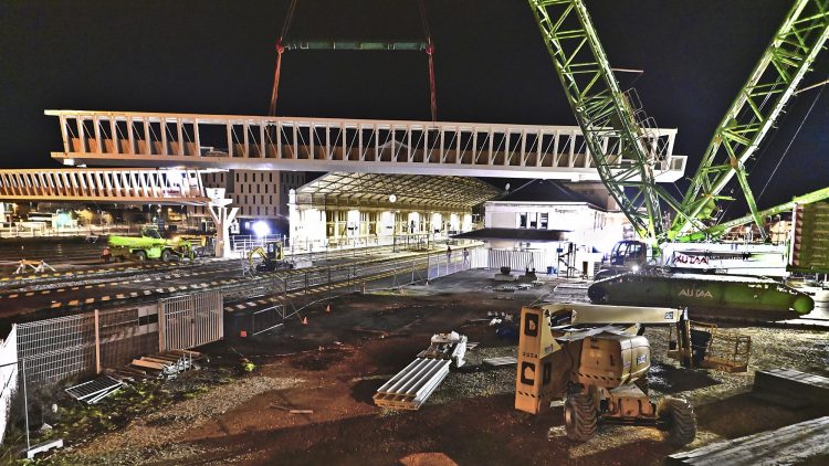 Travaux publics, Gare Périgueux, Nuit, Pose passerelle, Grue, Chantier