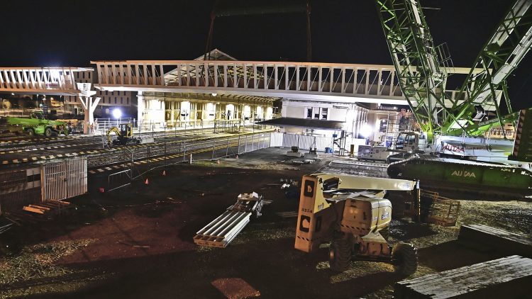 Travaux publics, Gare Périgueux, Nuit, Pose passerelle, Grue, Chantier