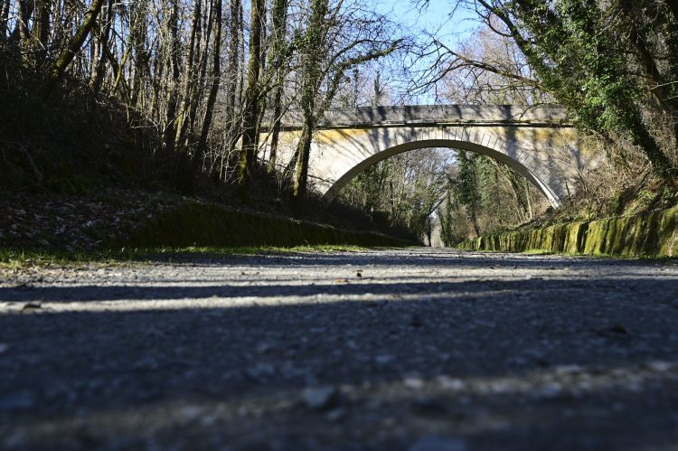 Voie Verte, VTT, Périgord vert, Saint Pardoux-la-Rivière, Thiviers, Ponts, Viaducs, Ruisseaux, la Côle, la Dronne, ouvrages d'art, voie ferrée désaffectée, promeneurs, étangs