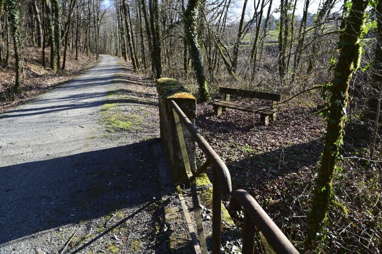 Voie Verte, VTT, Périgord vert, Saint Pardoux-la-Rivière, Thiviers, Ponts, Viaducs, Ruisseaux, la Côle, la Dronne, ouvrages d'art, voie ferrée désaffectée, promeneurs, étangs