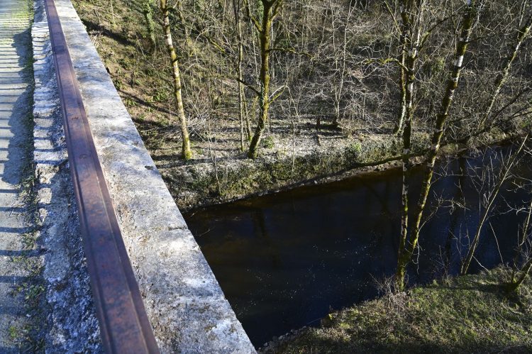 Voie Verte, VTT, Périgord vert, Saint Pardoux-la-Rivière, Thiviers, Ponts, Viaducs, Ruisseaux, la Côle, la Dronne, ouvrages d'art, voie ferrée désaffectée, promeneurs, étangs