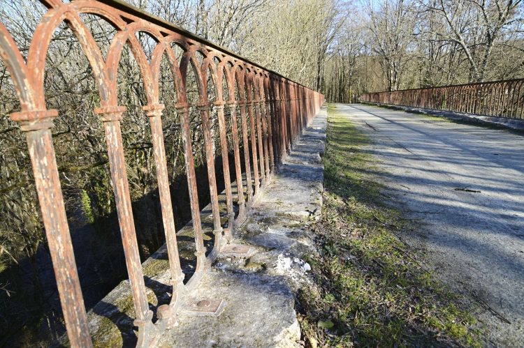 Voie Verte, VTT, Périgord vert, Saint Pardoux-la-Rivière, Thiviers, Ponts, Viaducs, Ruisseaux, la Côle, la Dronne, ouvrages d'art, voie ferrée désaffectée, promeneurs, étangs