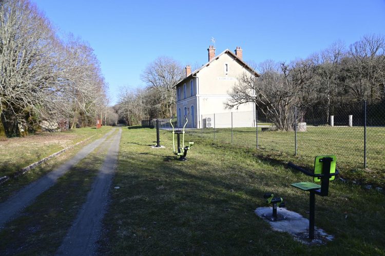 Voie Verte, VTT, Périgord vert, Saint Pardoux-la-Rivière, Thiviers, Ponts, Viaducs, Ruisseaux, la Côle, la Dronne, ouvrages d'art, voie ferrée désaffectée, promeneurs, étangs