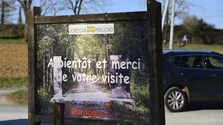 Voie Verte, VTT, Périgord vert, Saint Pardoux-la-Rivière, Thiviers, Ponts, Viaducs, Ruisseaux, la Côle, la Dronne, ouvrages d'art, voie ferrée désaffectée, promeneurs, étangs