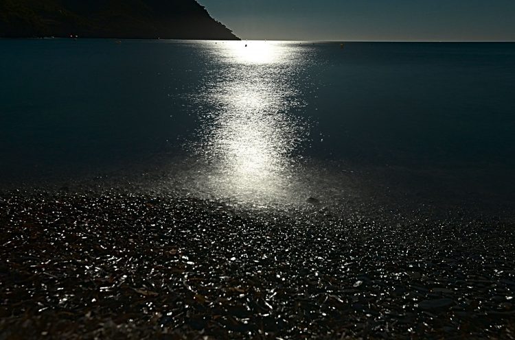 Pleine Lune sur la mer