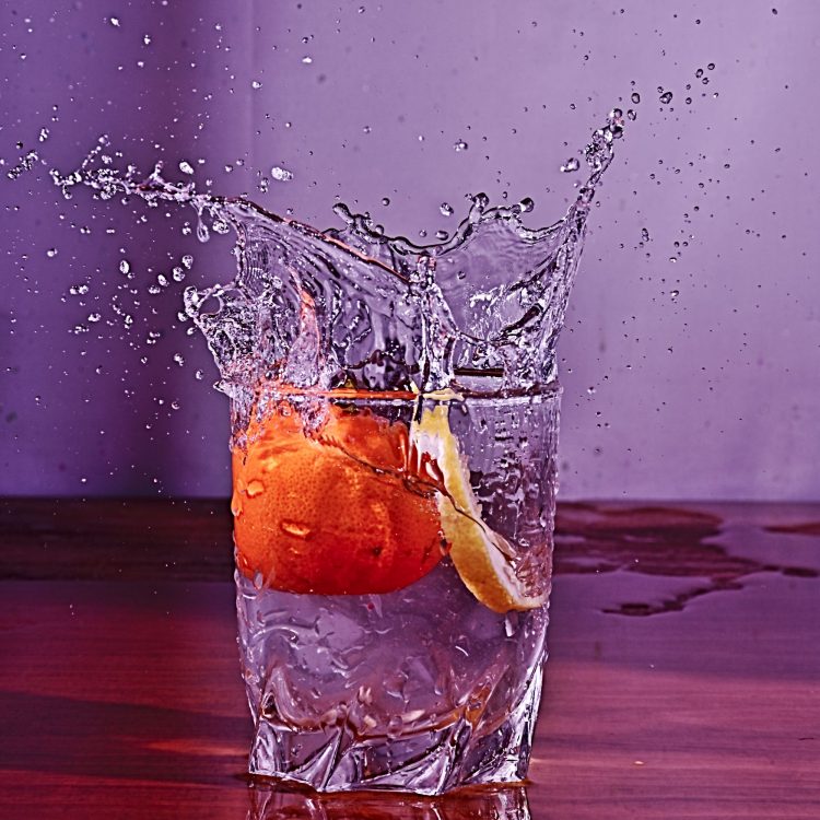 Haute vitesse, Eau colorée