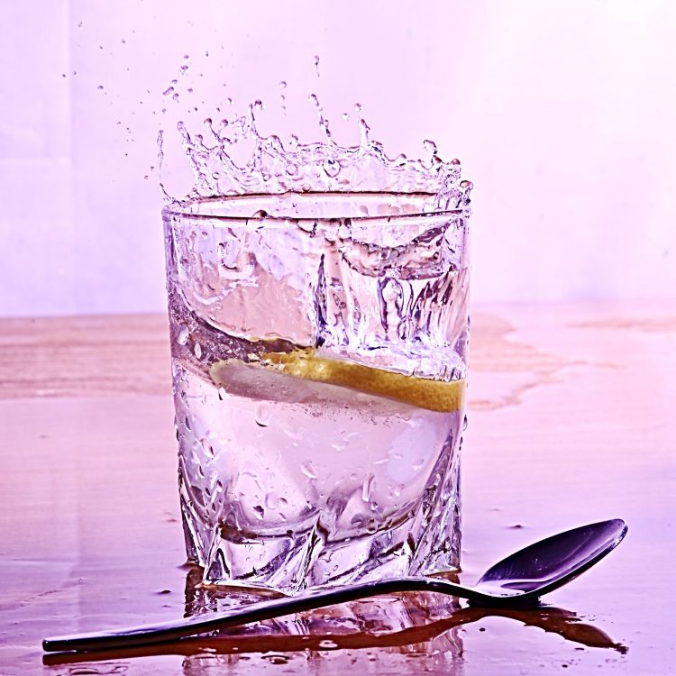 Haute vitesse, Eau colorée