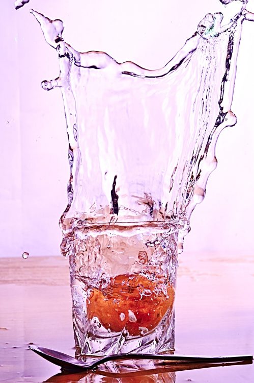 Haute vitesse, Eau colorée