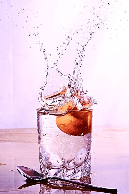 Haute vitesse, Eau colorée