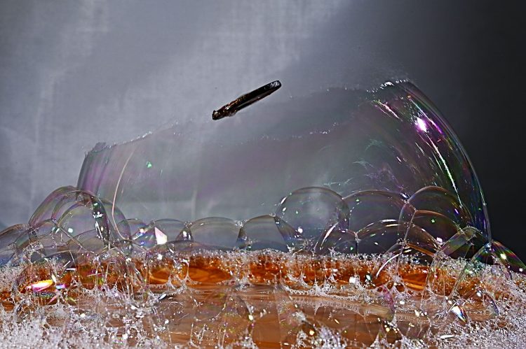 bulle de savon, haute vitesse, éclatement