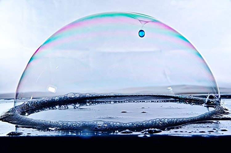 bulle de savon, haute vitesse, éclatement