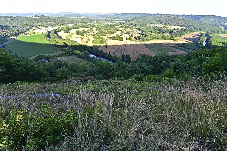 Valléede la Vézère, côte de Jord, coucher du soleil, ombres portées