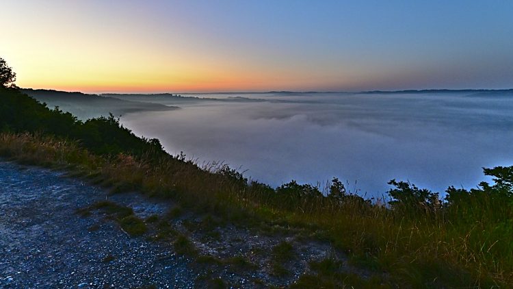 lever du soleil, sunrise, Vallée de la Vézère, mer de nuages, brouillard