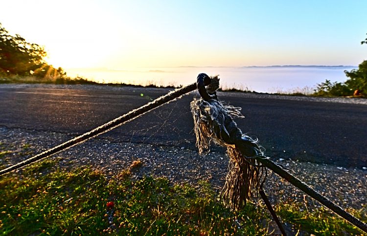 lever du soleil, sunrise, Vallée de la Vézère, mer de nuages, brouillard