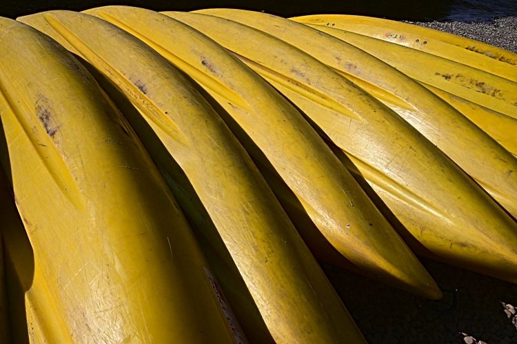 Jaune, canoë, défi photo