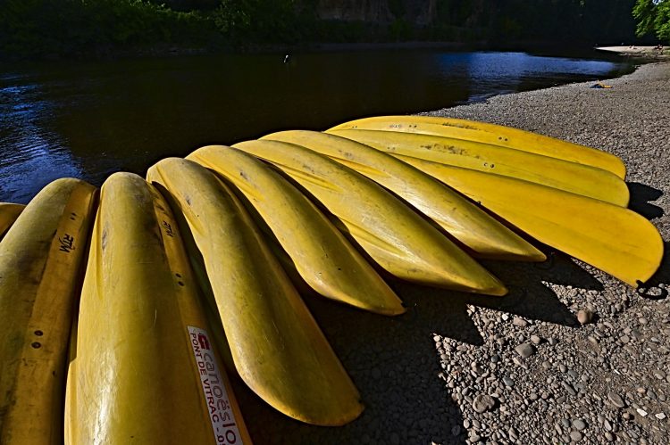 Jaune, canoë, défi photo