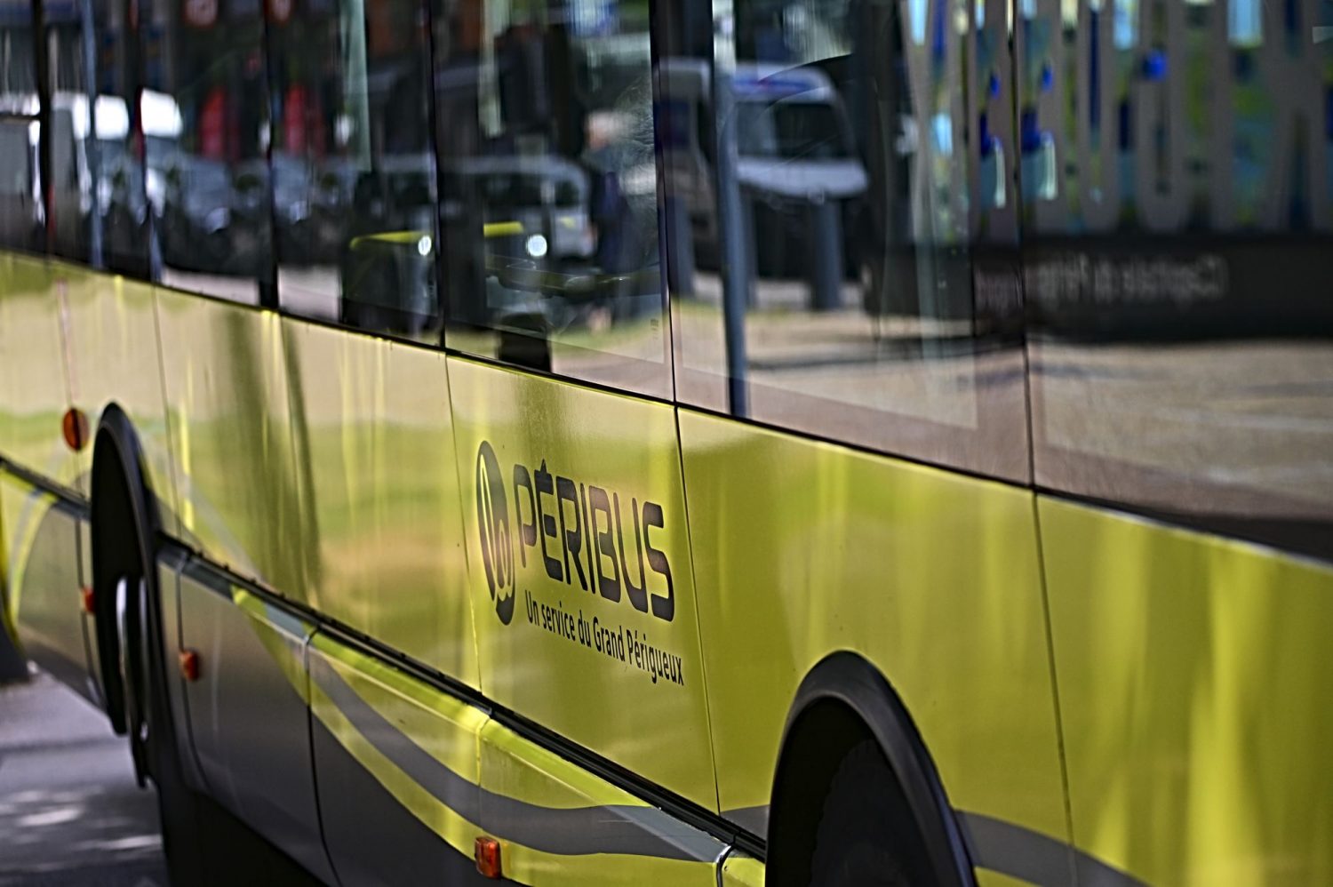 Périgueux, défi photo, jaune, couleur jaune