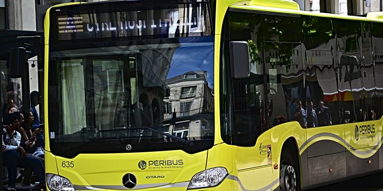 Périgueux, défi photo, jaune, couleur jaune