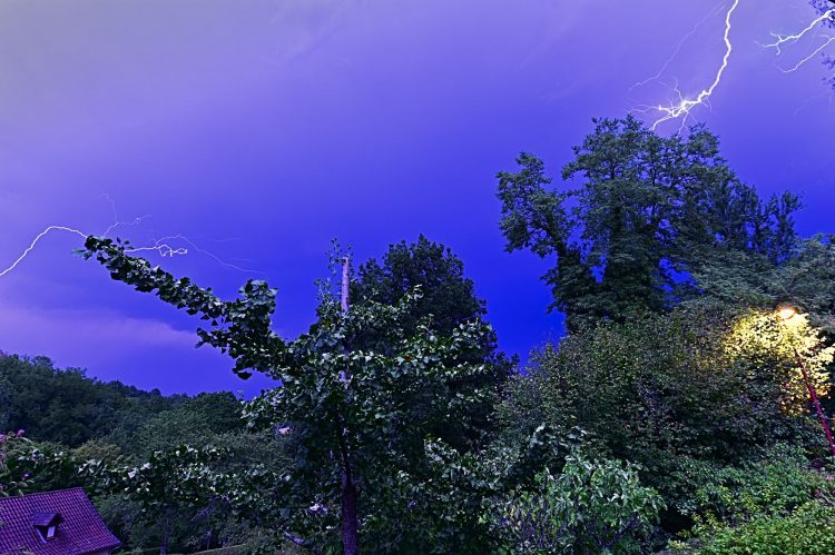 orages, éclairs, nuit