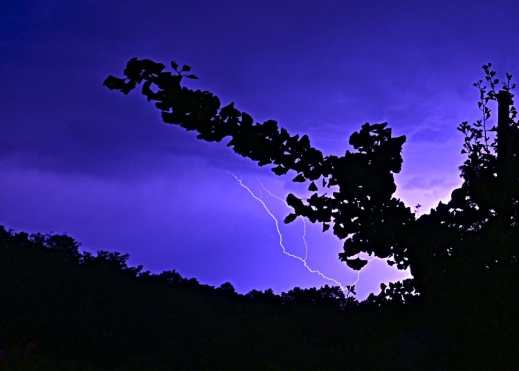 orages, éclairs, nuit